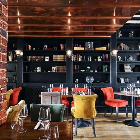 The Talbot Inn Woking Ngoại thất bức ảnh