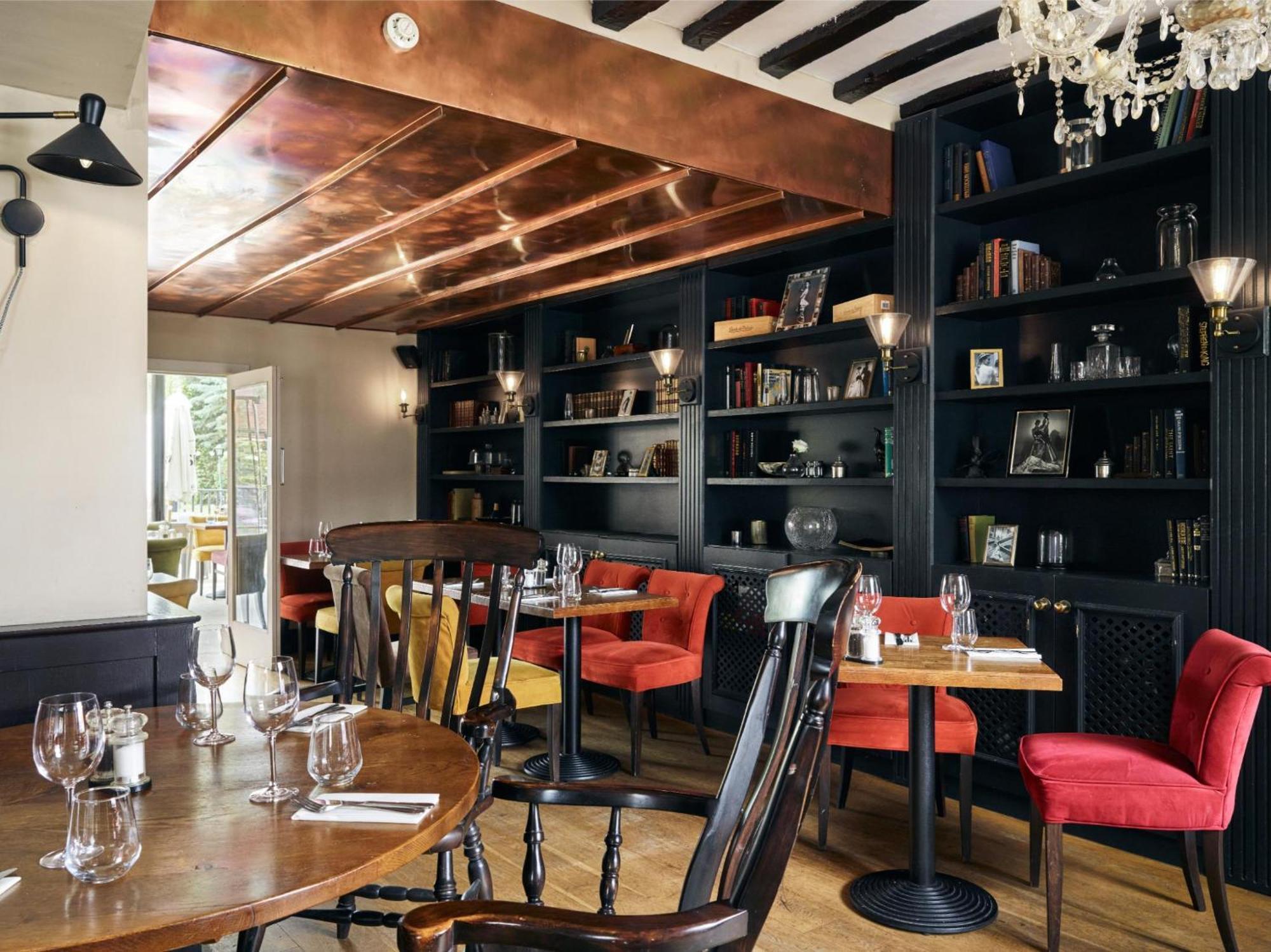 The Talbot Inn Woking Ngoại thất bức ảnh