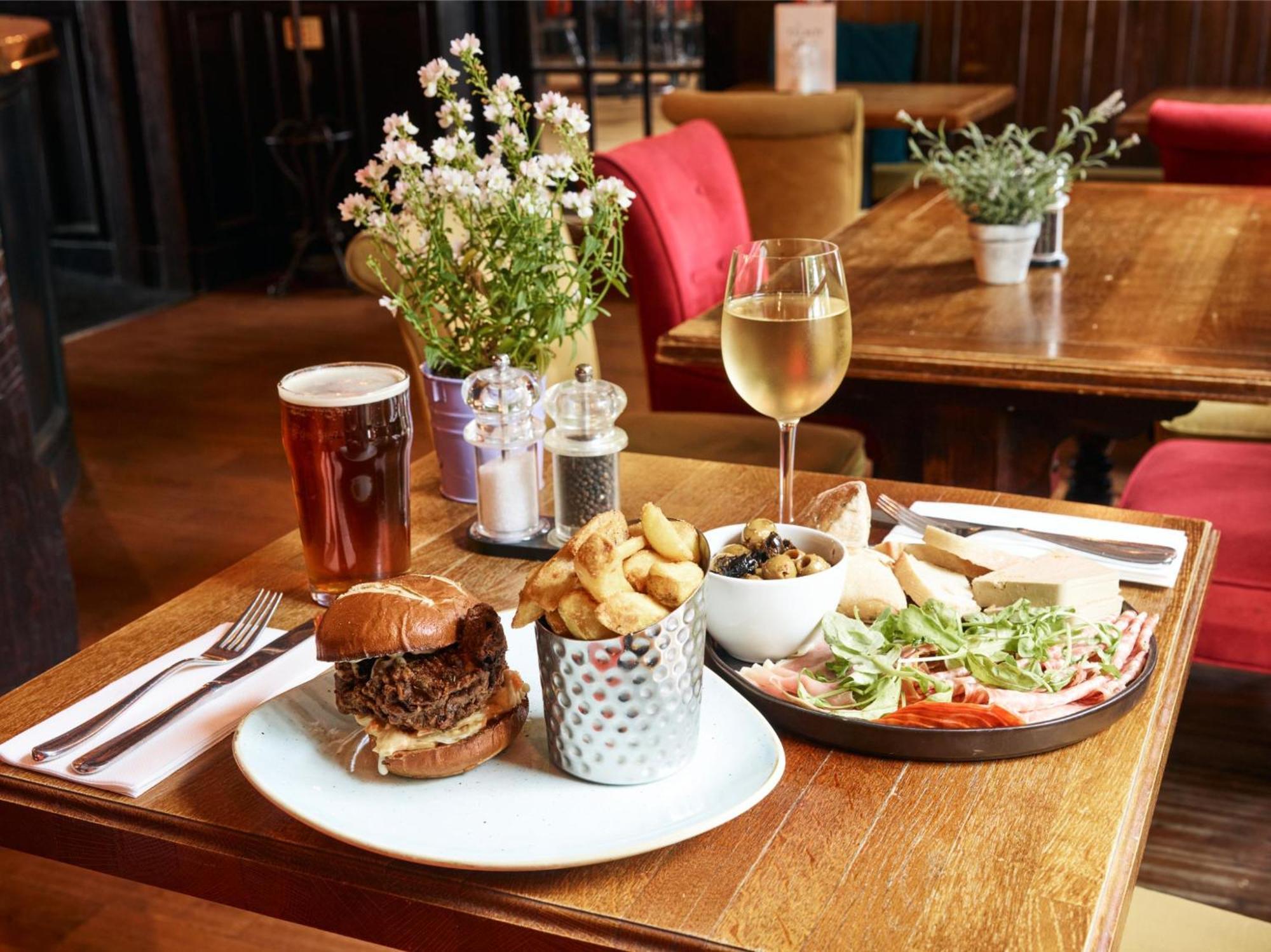 The Talbot Inn Woking Ngoại thất bức ảnh