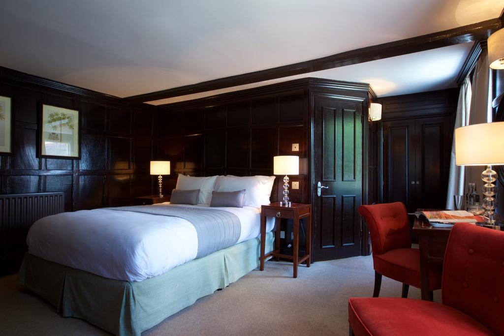 The Talbot Inn Woking Ngoại thất bức ảnh