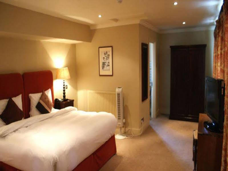 The Talbot Inn Woking Ngoại thất bức ảnh