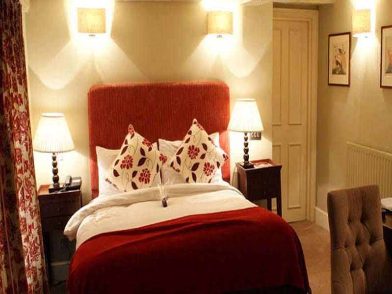 The Talbot Inn Woking Ngoại thất bức ảnh