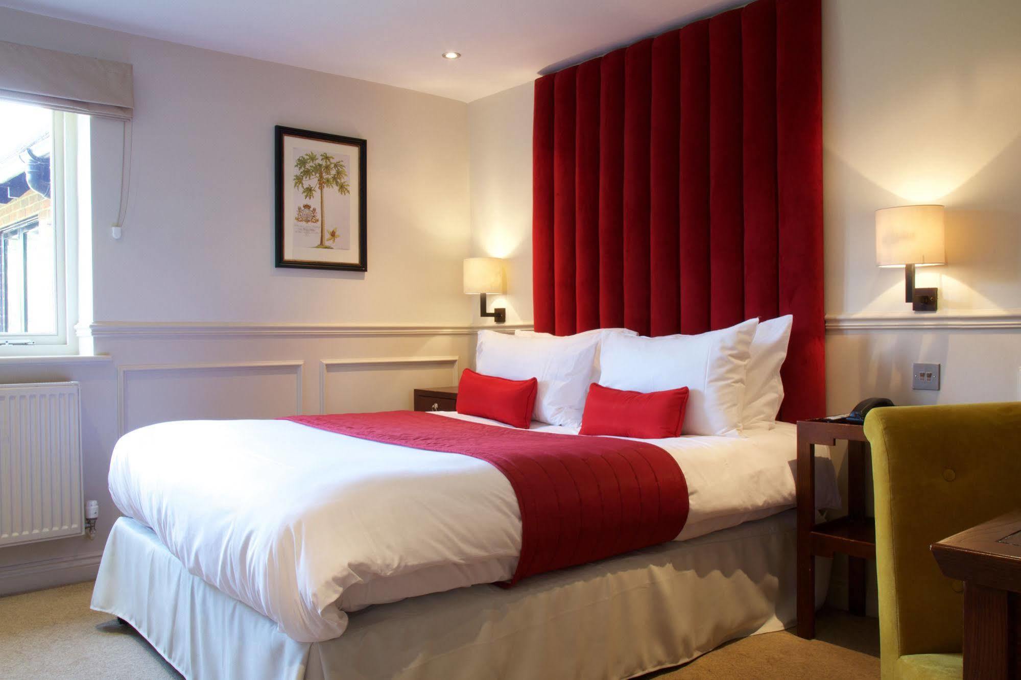 The Talbot Inn Woking Ngoại thất bức ảnh
