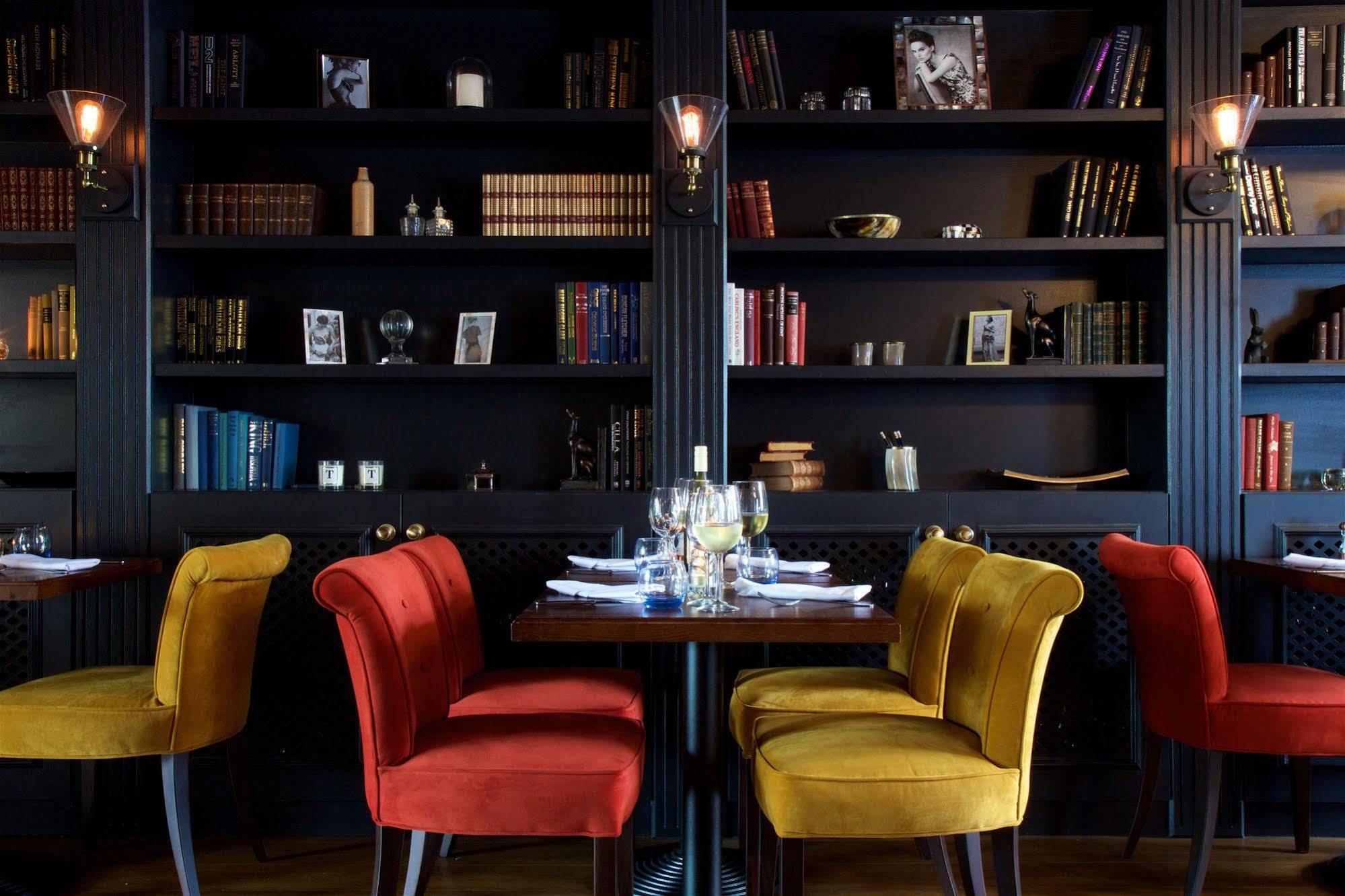 The Talbot Inn Woking Ngoại thất bức ảnh