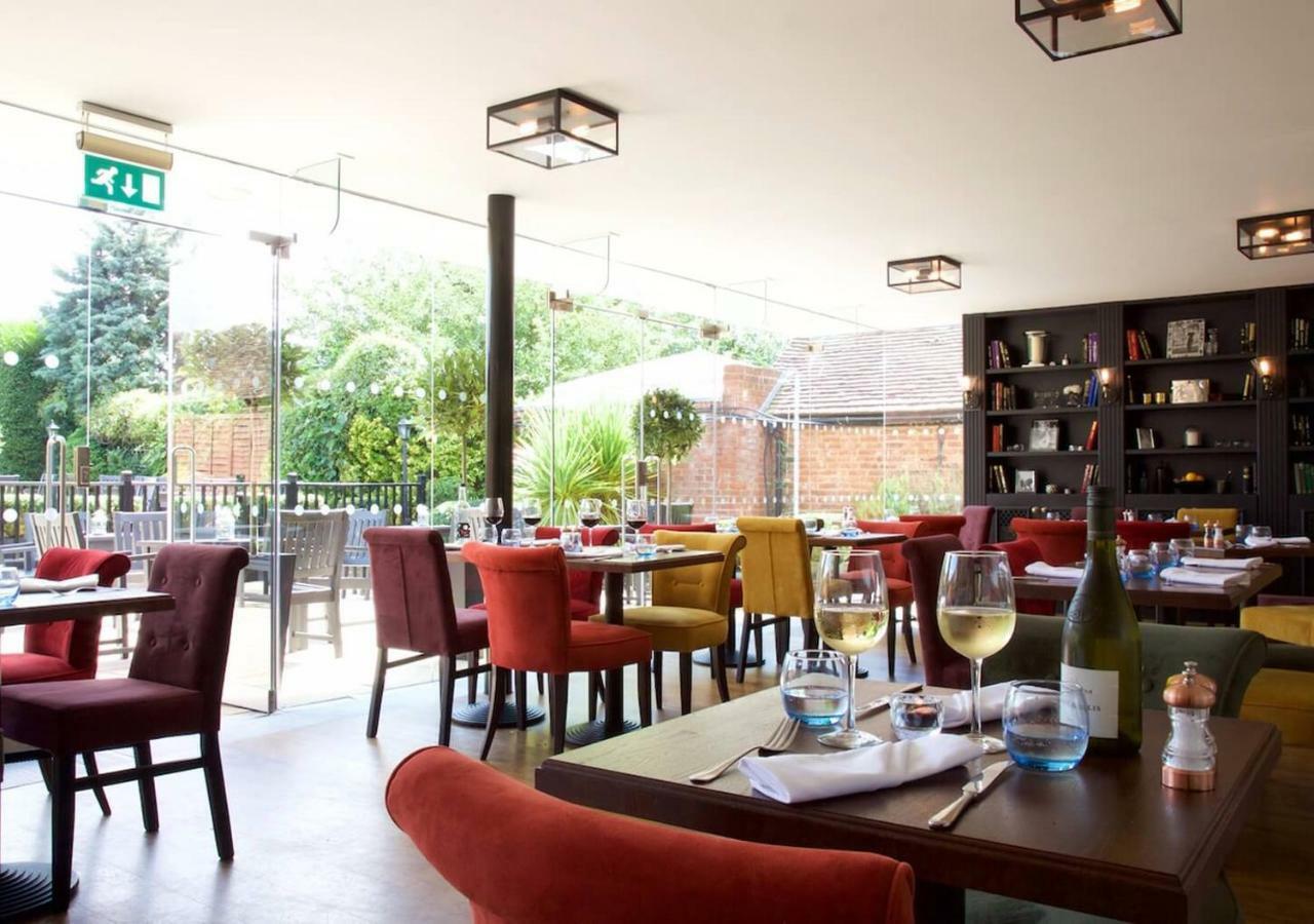 The Talbot Inn Woking Ngoại thất bức ảnh